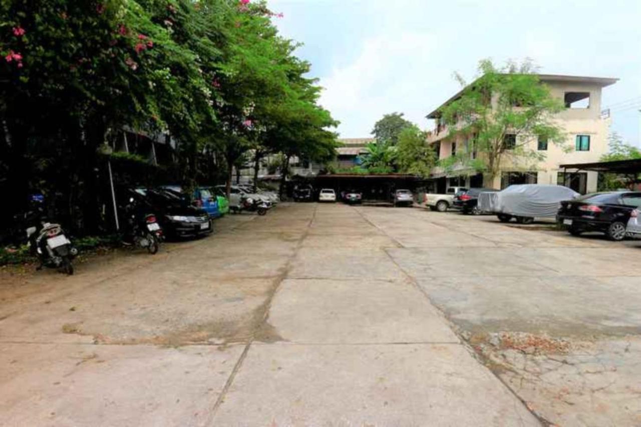 Platinum Place Bangkok Exterior photo
