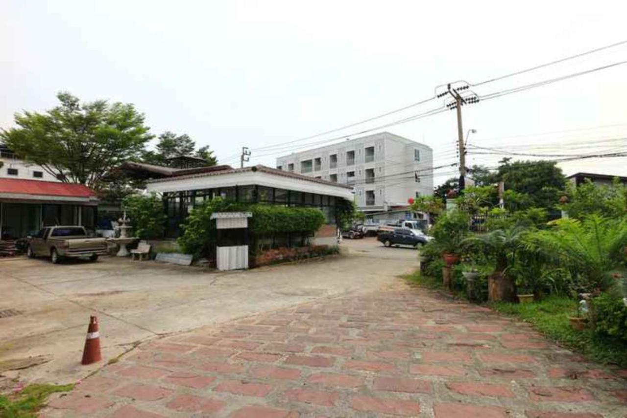 Platinum Place Bangkok Exterior photo